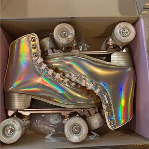 Holographic High-Top Roller Skates - Pink Iridescent